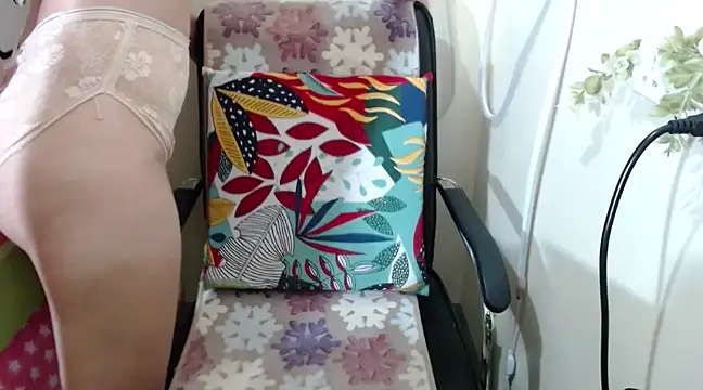 Snapshot of Skinny_regie99xxx chatting on 03/18/25, 03:53 Skinny regie99xxx online show from 03/18/25, 03:53