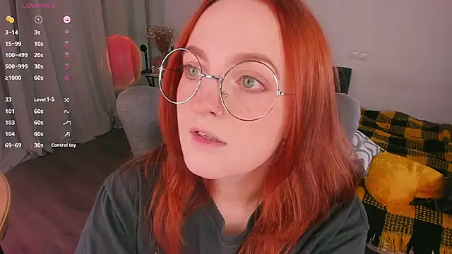 Snapshot of Alice_CutePerv chatting on 10/23/25, 01:32 Alice CutePerv online show from 10/23/25, 01:32