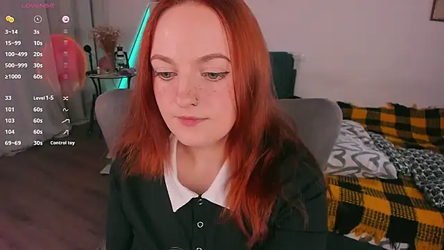 Snapshot of Alice_CutePerv chatting on 10/27/25, 12:31 Alice CutePerv online show from 10/27/25, 12:31