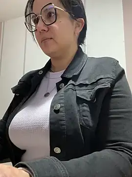 SWEETLILY18 online show from 12/30/24, 11:04