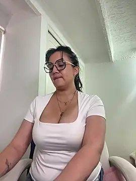 SWEETLILY18 online show from 02/05/25, 09:18