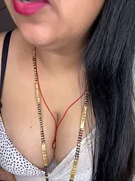 Snapshot of Zoya_Varma004 chatting on 10/26/25, 09:48 Zoya Varma004 online show from 10/26/25, 09:48