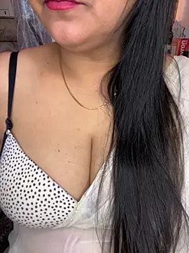 Snapshot of Zoya_Varma004 chatting on 11/10/25, 05:17 Zoya Varma004 online show from 11/10/25, 05:17