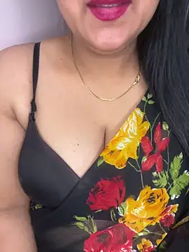 Snapshot of Zoya_Varma004 chatting on 11/25/25, 11:10 Zoya Varma004 online show from 11/25/25, 11:10