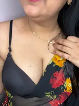 Snapshot of Zoya_Varma004 chatting on 11/28/25, 09:34 Zoya Varma004 online show from 11/28/25, 09:34