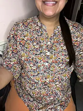 Zoya Varma004 online show from 04/04/26, 02:47