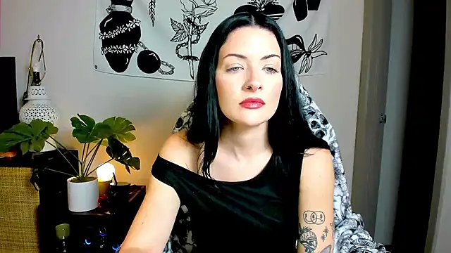 Snapshot of MelroseStrip chatting on 11/11/25, 11:27 MelroseStrip online show from 11/11/25, 11:27