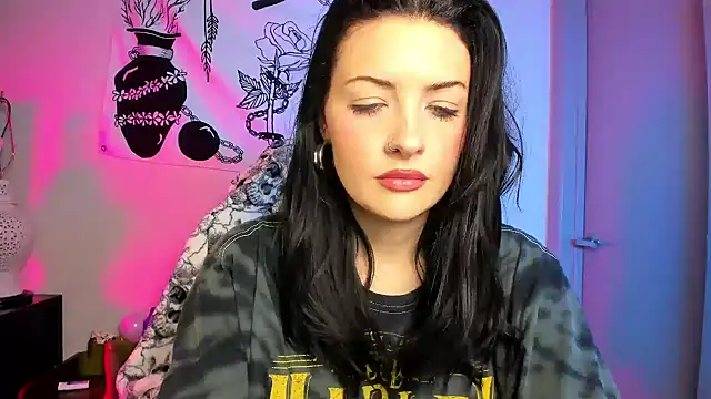 Snapshot of MelroseStrip chatting on 12/20/25, 09:22 MelroseStrip online show from 12/20/25, 09:22