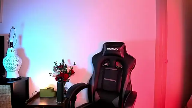 Snapshot of MelroseStrip chatting on 02/19/26, 12:50 MelroseStrip online show from 02/19/26, 12:50