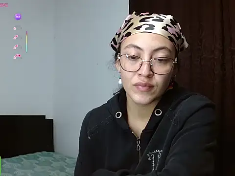 Olivia Bright online show from 05/18/26, 01:13