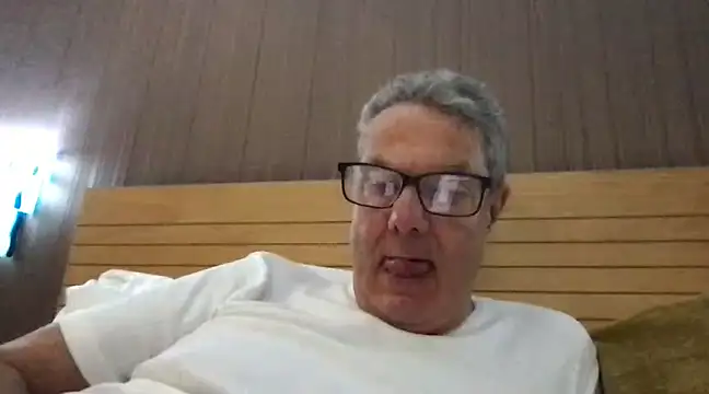 Snapshot of Oldpistolpete chatting on 12/06/24, 04:06 Oldpistolpete online show from 12/06/24, 04:06