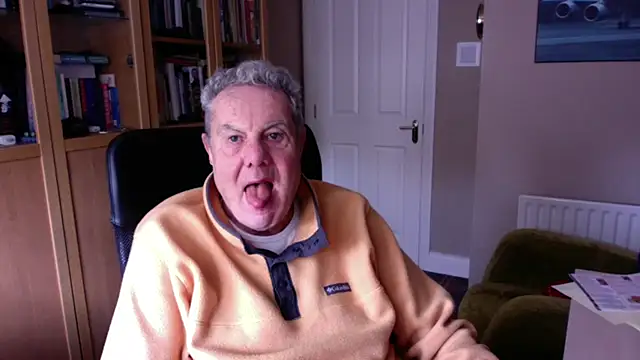 Snapshot of Oldpistolpete chatting on 12/20/24, 12:16 Oldpistolpete online show from 12/20/24, 12:16