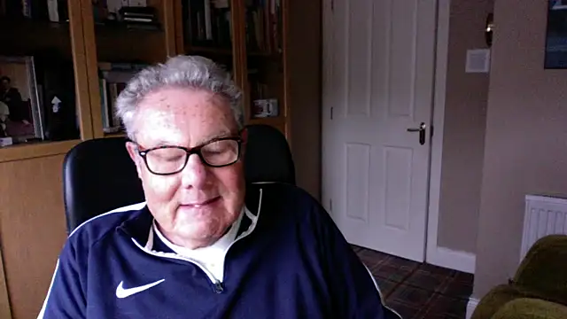 Snapshot of Oldpistolpete chatting on 02/11/25, 03:08 Oldpistolpete online show from 02/11/25, 03:08