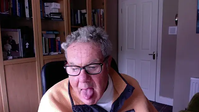 Snapshot of Oldpistolpete chatting on 02/12/25, 10:14 Oldpistolpete online show from 02/12/25, 10:14