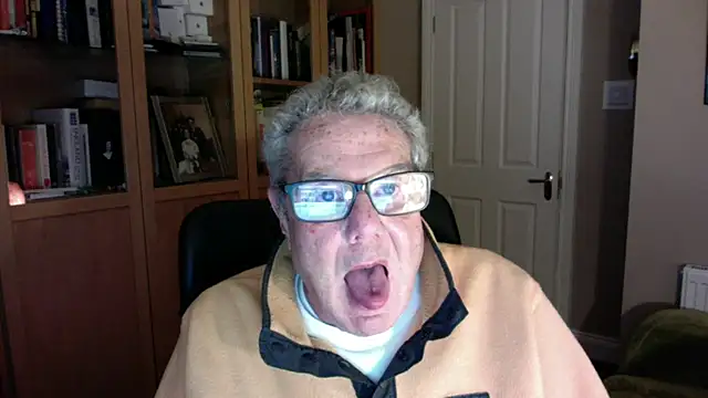 Snapshot of Oldpistolpete chatting on 02/27/25, 06:53 Oldpistolpete online show from 02/27/25, 06:53