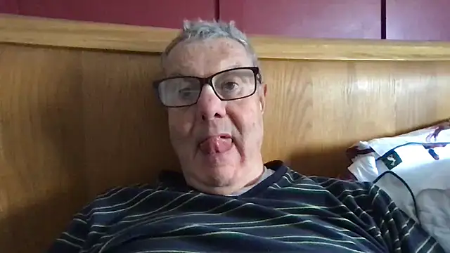 Snapshot of Oldpistolpete chatting on 03/13/25, 09:32 Oldpistolpete online show from 03/13/25, 09:32