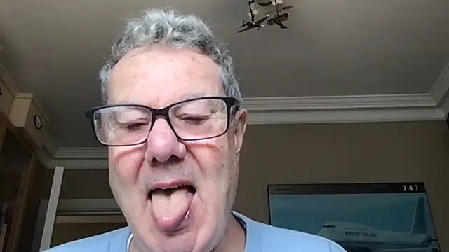 Snapshot of Oldpistolpete chatting on 11/02/25, 01:02 Oldpistolpete online show from 11/02/25, 01:02