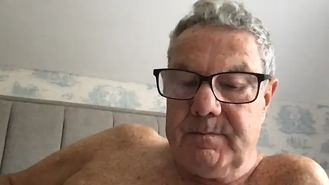 Snapshot of Oldpistolpete chatting on 11/04/25, 10:03 Oldpistolpete online show from 11/04/25, 10:03