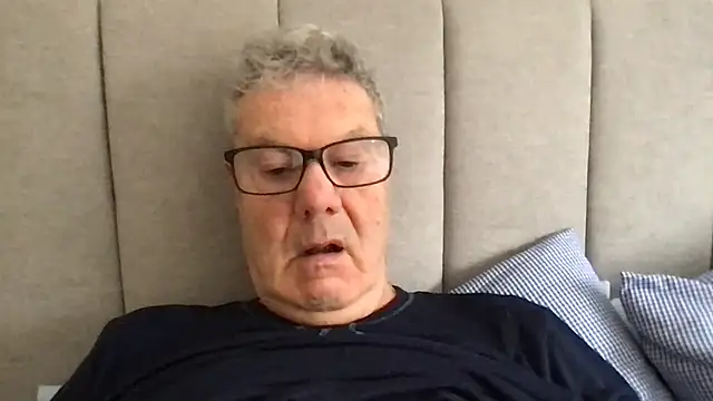 Snapshot of Oldpistolpete chatting on 11/05/25, 10:04 Oldpistolpete online show from 11/05/25, 10:04