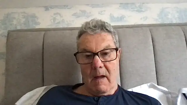 Snapshot of Oldpistolpete chatting on 11/11/25, 09:42 Oldpistolpete online show from 11/11/25, 09:42