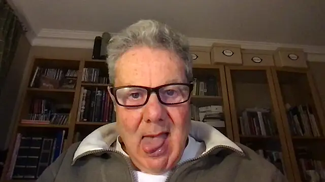 Snapshot of Oldpistolpete chatting on 11/15/25, 10:15 Oldpistolpete online show from 11/15/25, 10:15