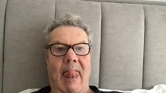 Snapshot of Oldpistolpete chatting on 11/24/25, 09:31 Oldpistolpete online show from 11/24/25, 09:31