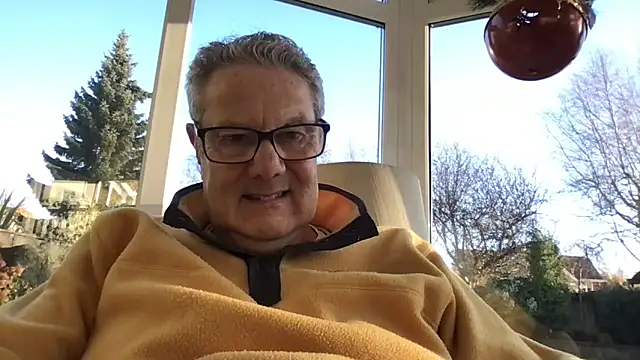 Snapshot of Oldpistolpete chatting on 11/25/25, 10:04 Oldpistolpete online show from 11/25/25, 10:04