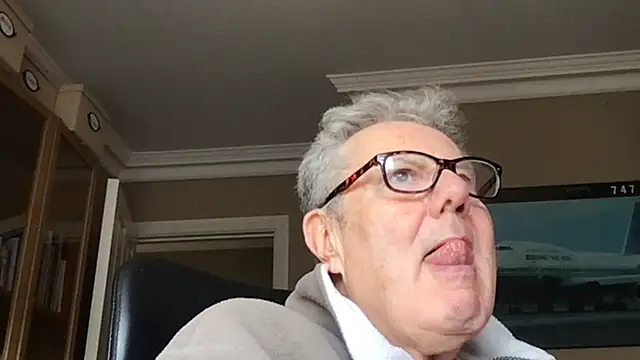 Snapshot of Oldpistolpete chatting on 11/29/25, 01:58 Oldpistolpete online show from 11/29/25, 01:58