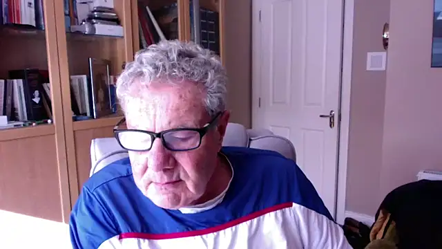 Snapshot of Oldpistolpete chatting on 04/24/26, 04:20 Oldpistolpete online show from 04/24/26, 04:20