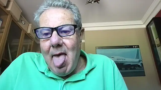 Snapshot of Oldpistolpete chatting on 05/09/26, 11:15 Oldpistolpete online show from 05/09/26, 11:15