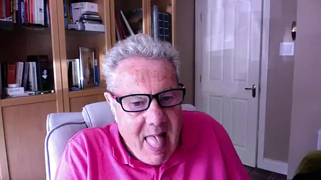 Snapshot of Oldpistolpete chatting on 05/11/26, 12:55 Oldpistolpete online show from 05/11/26, 12:55