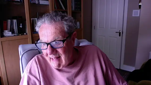 Snapshot of Oldpistolpete chatting on 05/14/26, 11:06 Oldpistolpete online show from 05/14/26, 11:06