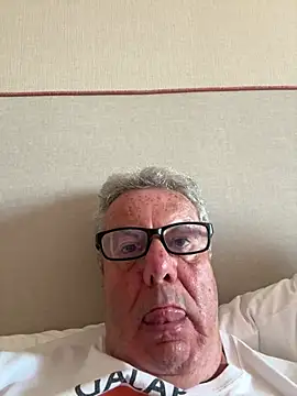 Snapshot of Oldpistolpete chatting on 05/20/26, 09:37 Oldpistolpete online show from 05/20/26, 09:37