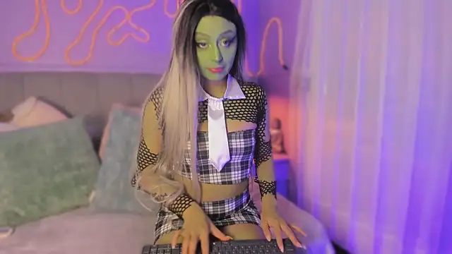 Sofly s online show from 10/31/25, 12:17