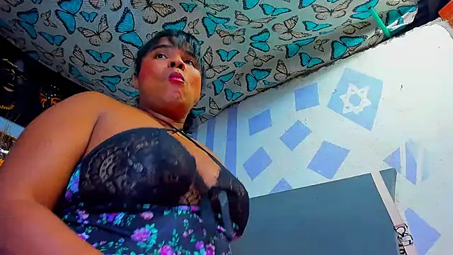 Snapshot of luciana_osorno chatting on 10/23/25, 04:56 luciana osorno online show from 10/23/25, 04:56