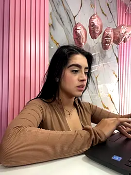 Victoria adaams online show from 12/04/25, 09:01