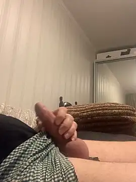 Snapshot of GHsveter chatting on 12/24/24, 06:17 GHsveter online show from 12/24/24, 06:17