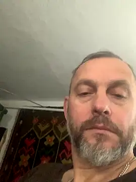 Snapshot of GHsveter chatting on 10/19/25, 10:27 GHsveter online show from 10/19/25, 10:27