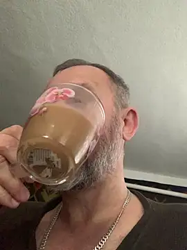 Snapshot of GHsveter chatting on 11/06/25, 08:04 GHsveter online show from 11/06/25, 08:04