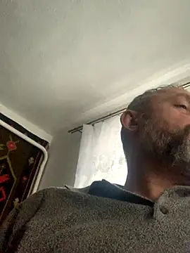 Snapshot of GHsveter chatting on 11/13/25, 11:20 GHsveter online show from 11/13/25, 11:20