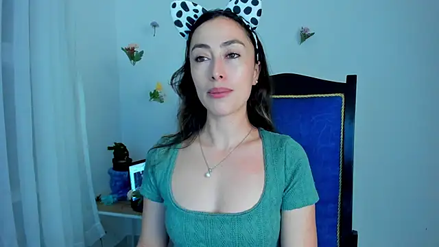 Snapshot of Amatiista chatting on 02/19/25, 10:45 Amatiista online show from 02/19/25, 10:45