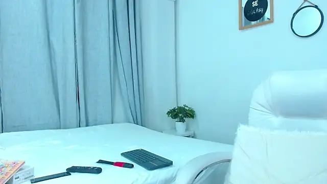 Snapshot of annylouis chatting on 01/28/25, 08:14 annylouis online show from 01/28/25, 08:14