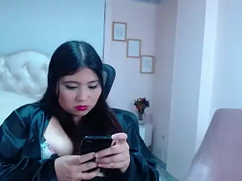 Snapshot of annylouis chatting on 02/12/25, 01:30 annylouis online show from 02/12/25, 01:30