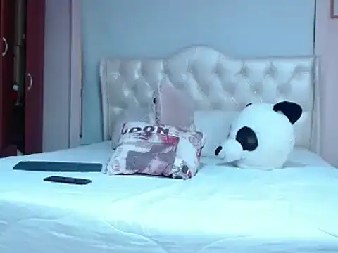 Snapshot of annylouis chatting on 02/13/25, 07:56 annylouis online show from 02/13/25, 07:56