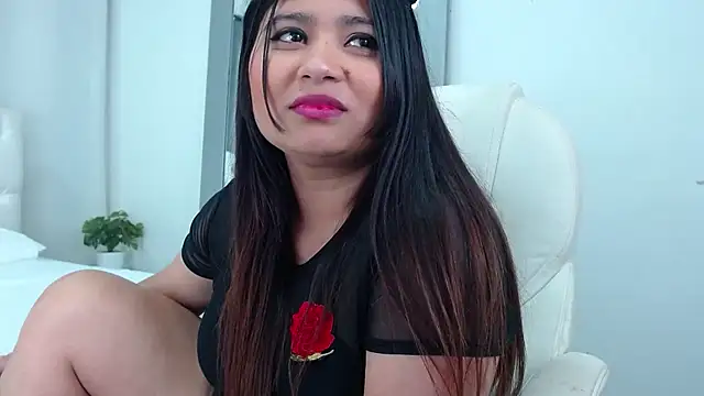 Snapshot of annylouis chatting on 02/18/25, 04:48 annylouis online show from 02/18/25, 04:48