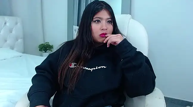 Snapshot of annylouis chatting on 02/19/25, 08:22 annylouis online show from 02/19/25, 08:22