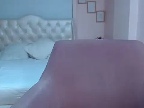 Snapshot of annylouis chatting on 02/23/25, 01:46 annylouis online show from 02/23/25, 01:46