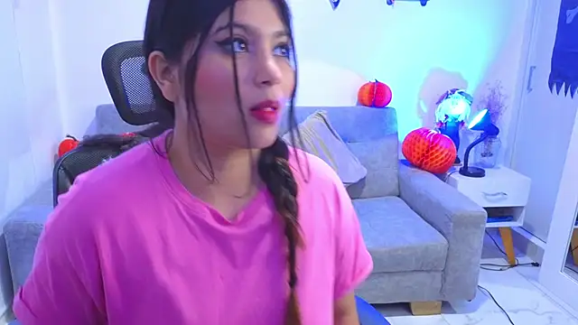 Snapshot of annylouis chatting on 10/11/25, 07:12 annylouis online show from 10/11/25, 07:12