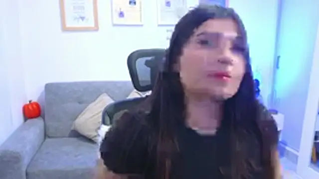 Snapshot of annylouis chatting on 11/02/25, 07:16 annylouis online show from 11/02/25, 07:16