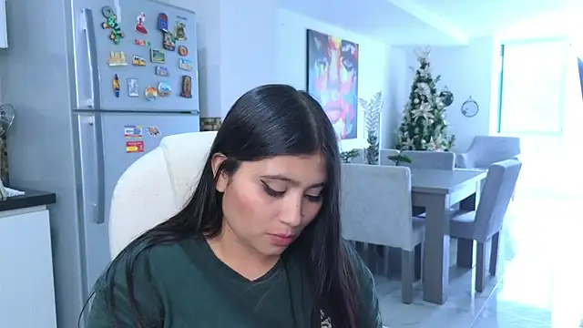 Snapshot of annylouis chatting on 11/16/25, 07:41 annylouis online show from 11/16/25, 07:41